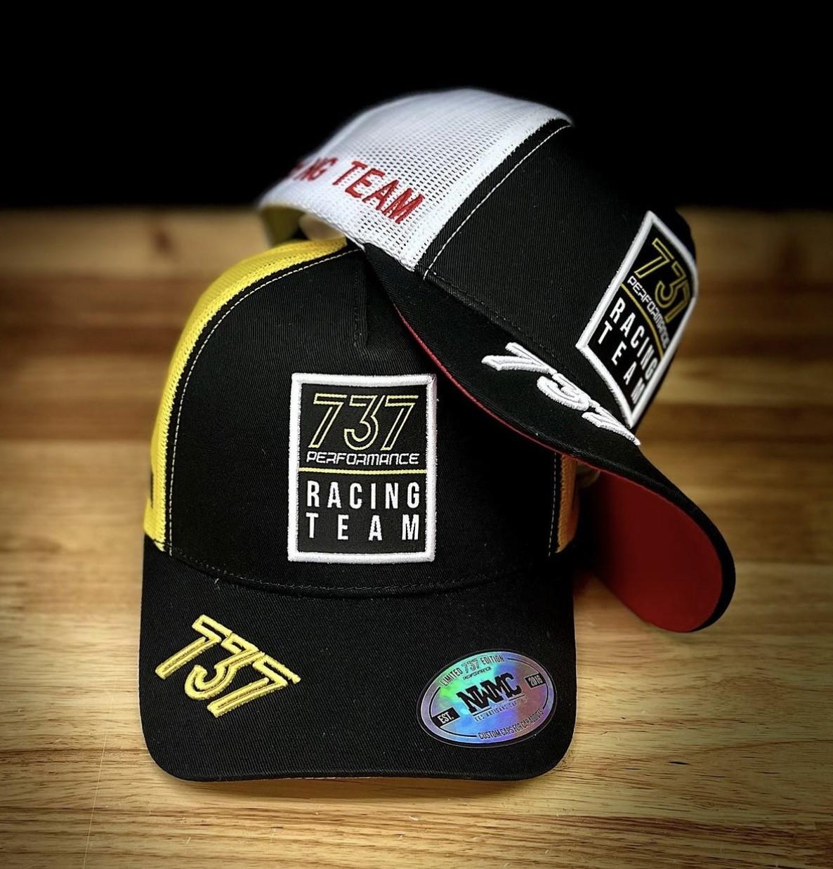 les-2-casquettes.jpg